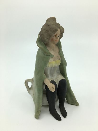 null BISCUIT polychrome. Young woman, on her pot, second half of the 19th century....
