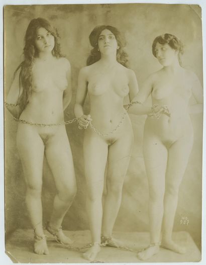 null Henri OLTRAMARE. Prisonnières, circa 1890. 3 period silver prints in passe-partout,...