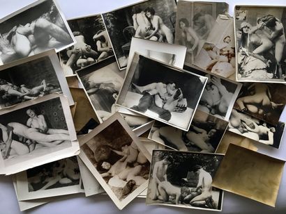 null [Photographes non identifiés]. Scènes pornographiques, vers 1930. 34 épreuves...