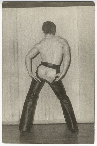 null [GARÇONS]. Études de nus masculins, concours et spectacles, vers 1970. 8 épreuves...