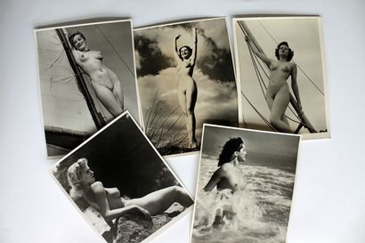 null Horace ROYE (1906-2002), CAMERA STUDIES CLUB. Studies of nude on the beach,...