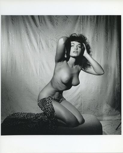 null Bunny YEAGER (1929-2014). Betty Page in Bunny Yeager's studio, Miami, Florida,...