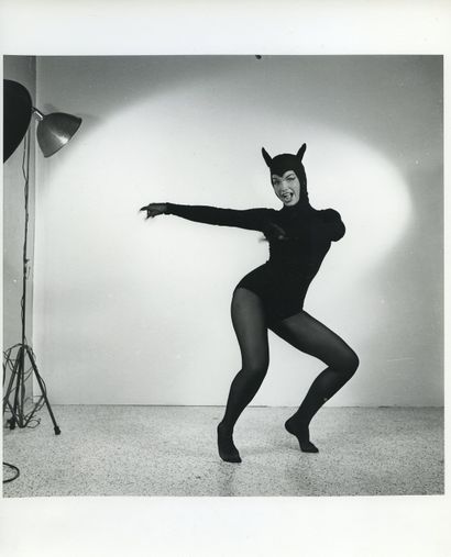 null Bunny YEAGER (1929-2014). Betty Page, en Catwoman, studio de Bunny Yeager, Miami,...