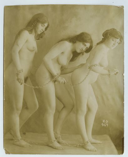 null Henri OLTRAMARE. Prisonnières, circa 1890. 3 period silver prints in passe-partout,...