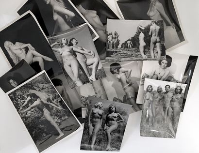 null [Unidentified photographer] Naturism, nude studies, circa 1950. 45 period silver...