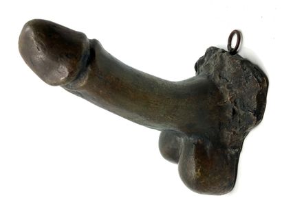 null PORTE-MANTEAU ORNEMENTAL. L'Arbre de vie, xxe siècle. Bronze, hauteur 18 cm....