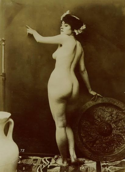 null 
Jean AGELOU et divers. Études de nu en studio, vers 1890. 9 épreuves d'époque...