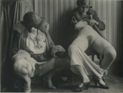 null MONSIOR X. Comparisons, circa 1930. Period silver print, 18 x 24 cm.
