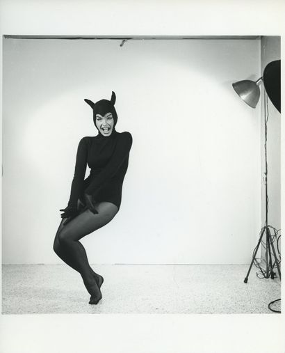 null Bunny YEAGER (1929-2014). Betty Page, in Catwoman, Bunny Yeager's studio, Miami,...