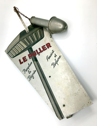null OBJET PUBLICITAIRE. Le Puller vers 1930-1950. Présentoir publicitaire métallique,...