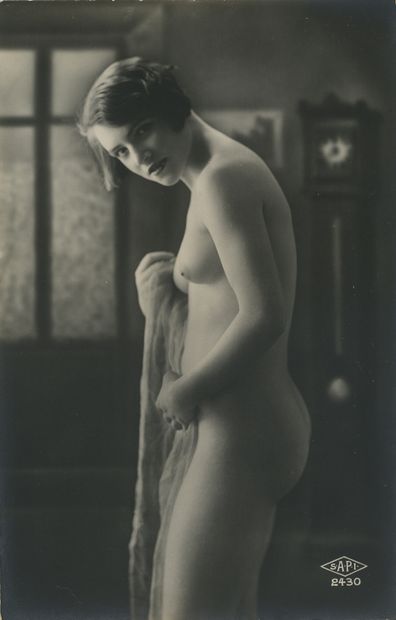 null [FLORIS] Nude studies, circa 1930. 8 vintage silver proofs, postcard size.