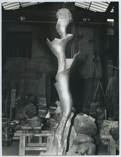 null Germaine RICHIER (1902-1959), sculptrice. Épreuve argentique d'époque, 24 x...