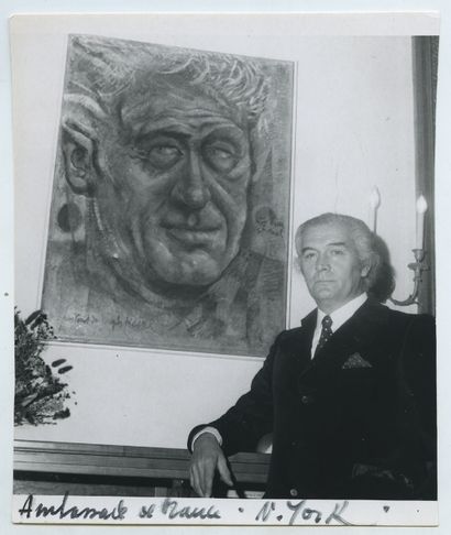null Enzo CINI (1921-2002), peintre. Épreuve argentique d'époque, 12,8 x 10,5 cm....