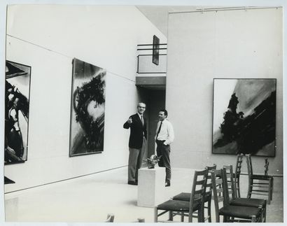 null Gianni BERTINI (1922-2010), peintre italien. Épreuve argentique d'époque, 18,5...