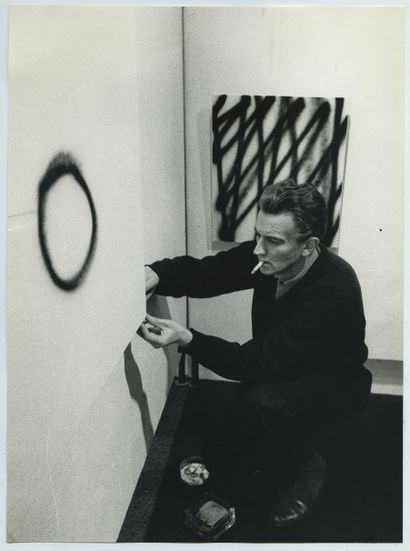 null Martin BARRÉ (1924-1993), peintre abstrait. Épreuve argentique d'époque, 24...