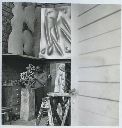 null Étienne HAJDU (1907-1996), sculpteur d'origine hongroise. Épreuve argentique...