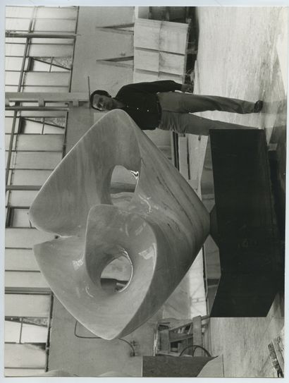null Antoine PONCET (né en 1928), sculpteur. Épreuve argentique d'époque, 18 x 23,5...