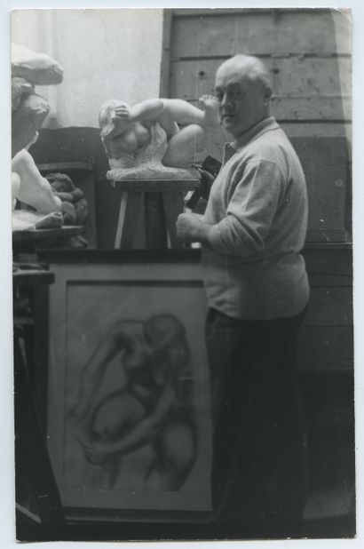 null Louis DIDERON (1901-1980), sculpteur. Épreuve argentique d'époque, 14 x 9 cm....