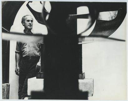 null Robert FACHARD (1921-2012), sculpteur. Épreuve argentique d'époque, 18 x 23...