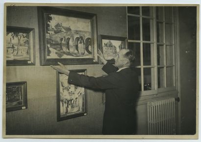 null BOUQUET, peintre amateur, 1941. Épreuve argentique d'époque, 10,8 x 15,5 cm....