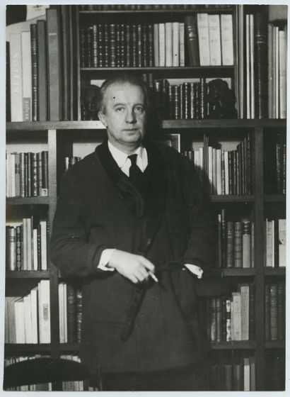 null Paul ÉLUARD (1895-1952), poète. Épreuve argentique d'époque, 22,5 x 16,3 cm....