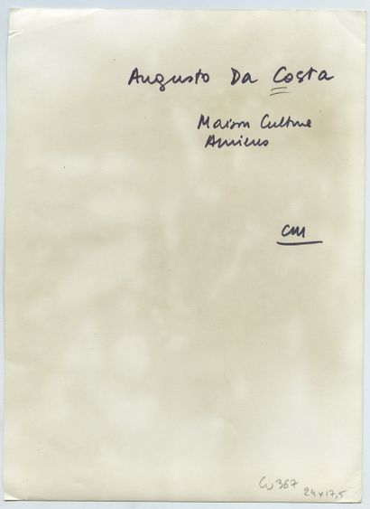 null Augusto da COSTA, artiste. Épreuve argentique d'époque, 24 x 17,5 cm. Joint...