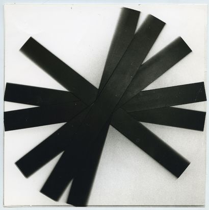 null Leo ERB (1923-2012), artiste. 5 épreuves argentiques d'époque, 15,8 x 15,8 cm,...