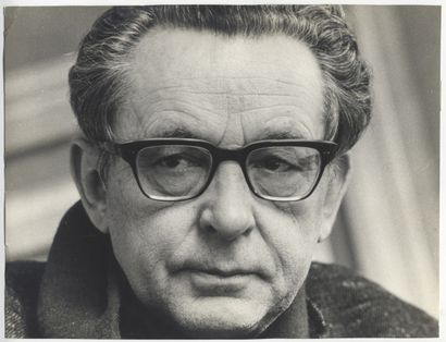 null Hans HARTUNG (1904-1989), peintre français, photographe et architecte d'origine...