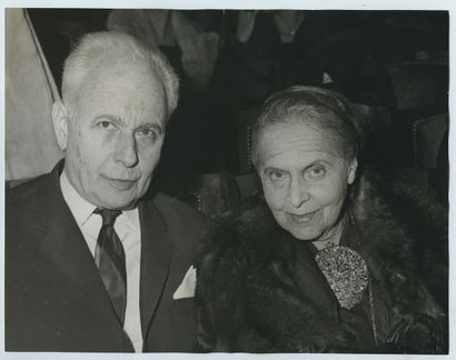 null Elsa TRIOLET (1896-1970), femme de lettres et résistante française d'origine...