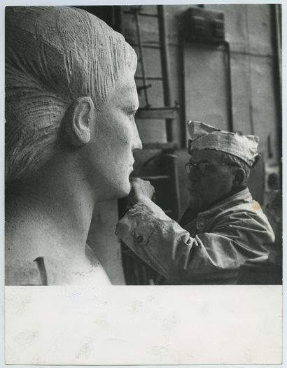 null Paul LANDOWSKI (1875-1961), sculpteur. Épreuve argentique d'époque, 23,2 x 17,8...
