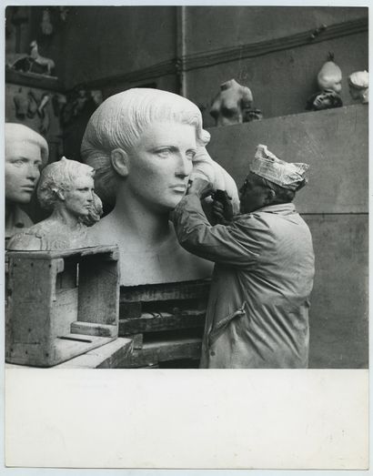 null Paul LANDOWSKI (1875-1961), sculpteur. Épreuve argentique d'époque, 23 x 18...
