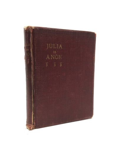 null [Auteur hongrois non identifié]. Julia és a nök [Julia et la femme]. In-12 de...