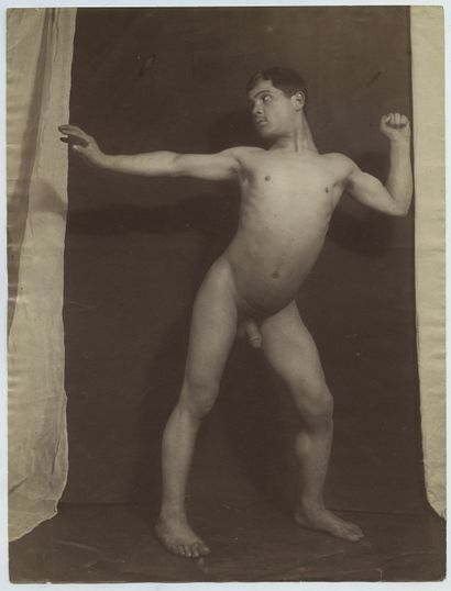 null 
Wilhelm von GLOEDEN (1856-1931), attribué à. Étude de nu masculin, 1912. Épreuve...