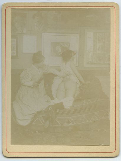 null 
[Photographes non identifiés]. Scènes de fessées, vers 1900. 29 épreuves sur...