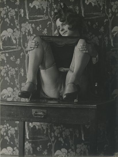 null Monsieur X. La Rêveuse, vers 1930. Épreuve argentique d’époque, 24 x 18 cm.