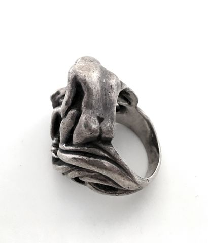 null Unidentified artist]. The Levrette, 20th century. Silver ring, representing...