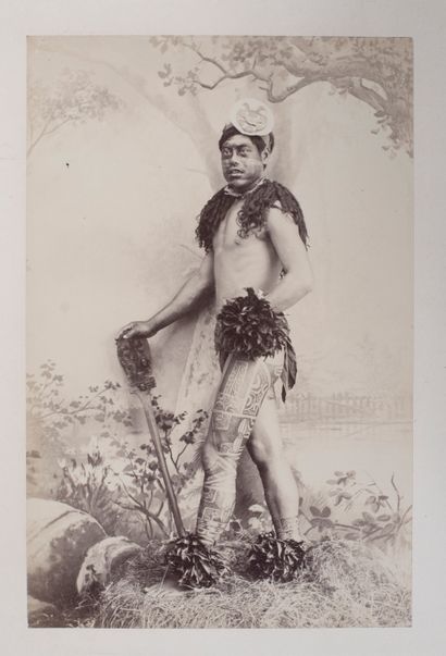 null Charles Georges Spitz (1857-1894). Portrait d’un Marquisien tatoué posant avec...
