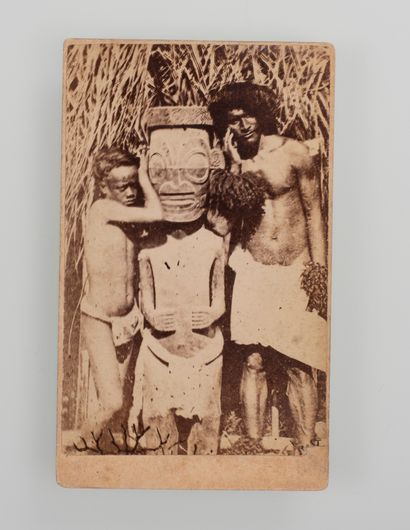 null Paul-Emile Miot (1827-1900). Photographie de deux jeunes insulaires de Nuku-Hiva...