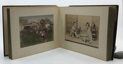 null OLD PHOTOGRAPHS OF JAPAN. Scenes & types, Nagasaki, Fuji, Nikko, etc. Leporello...