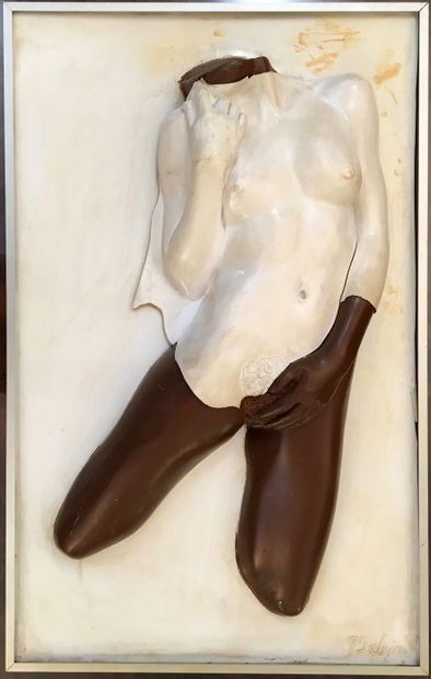  DEJAY. La Caresse intime, 1975. Plâtre original, 91 x 45 x 15 cm. Joint : sa sculpture...