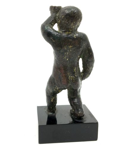  ARCHÉOLOGIE. ROME ANTIQUE. Éros sans aile [ ?], I/IIe siècle. Bronze, 5,5 cm. Monté...