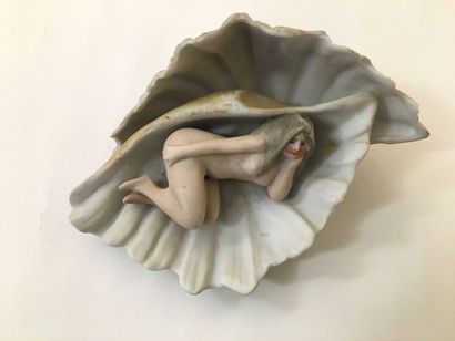 null OBJET. Coquillage à système, 12 x 7 x 6 cm.