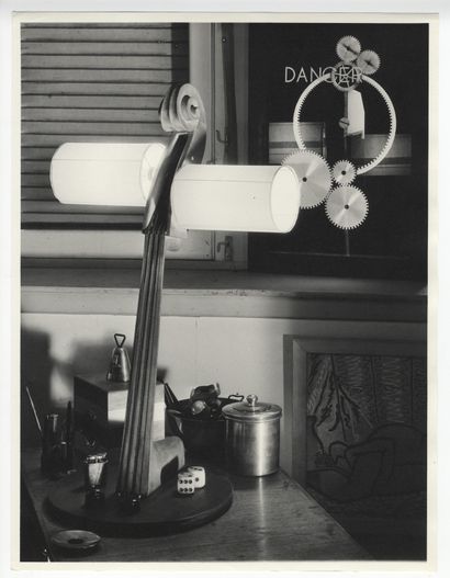 null MAN RAY (1890-1976). Still Life Danger. Silver print, 30 x 23 cm, made by Pierre...