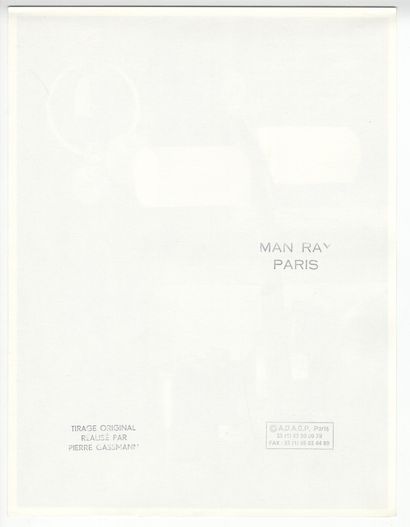 null MAN RAY (1890-1976). Nature morte Danger. Tirage argentique, 30 x 23 cm, réalisé...