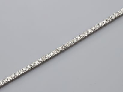 null Bracelet Ligne en , platine 900 MM, souligné de diamants, total 7 carats environ,...