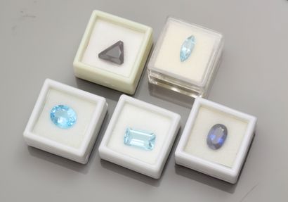 null Lot de pierres bleues, 12 carats environ, quartz, topaze, aigue marine, ,