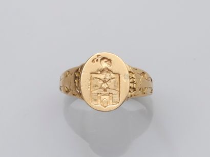 null Bague chevalière en or jaune, 750 MM, l'une avec armoiries en écusson , taille...