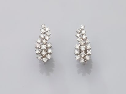 null Boucles d'oreilles Couture en or gris, 750 MM, recouvertes de diamants, total...