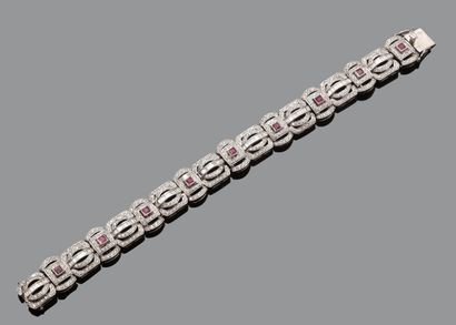 null Bracelet en or gris, 750 MM, recouvert de rubis cabochon, diamants taille baguette...