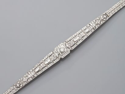 null Bracelet articulé en or gris, 750 MM, recouvert de diamants taille baguette...